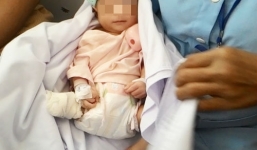 Bộ trưởng Y tế khen y, bác sĩ cứu bé sơ sinh văng khỏi bụng mẹ